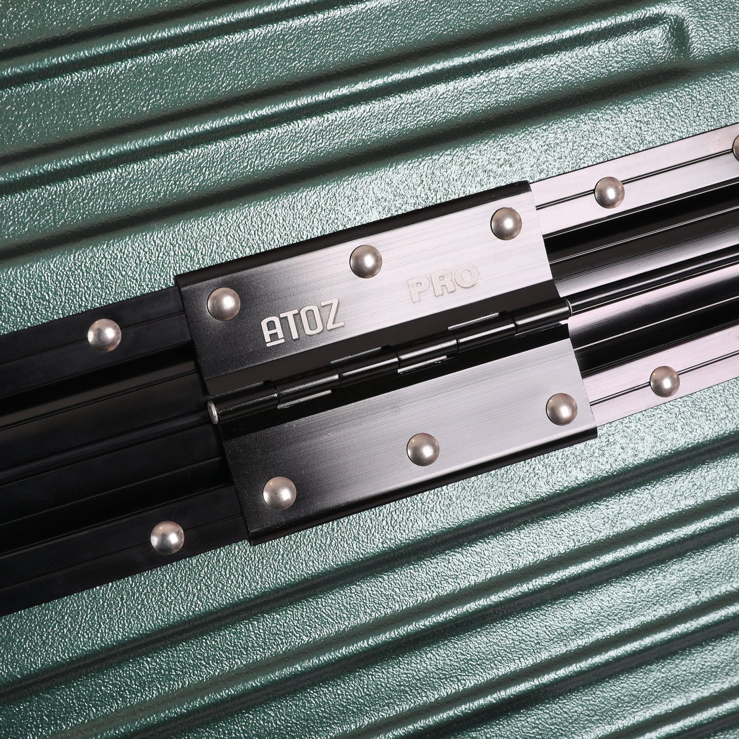 A To Z Pro Safralu Reiskoffer Aluminium Logo Donker groen