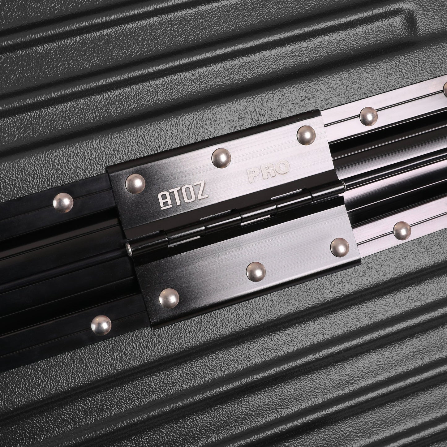 A To Z Pro Safralu Reiskoffer Aluminium Logo Zwart